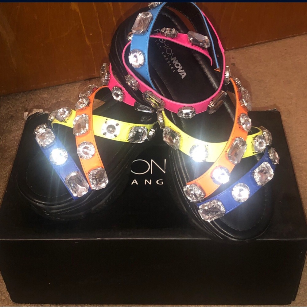 Platform Sandals - Picture 5 of 5
